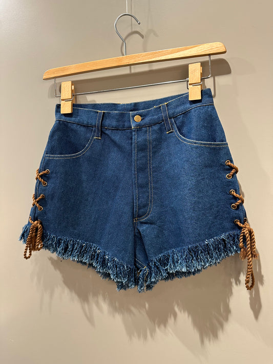 SHORTS IN DENIM
